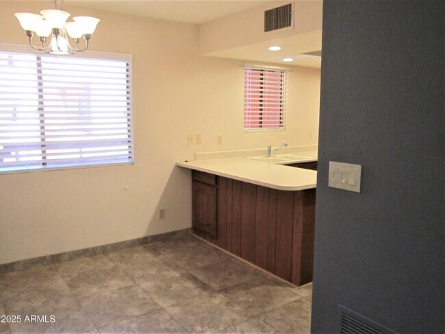 Building Photo - 4303 E Cactus Rd