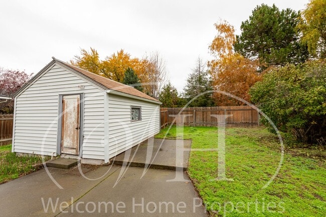 Building Photo - Newly Remodeled 1 bedroom Cottage with Bon...