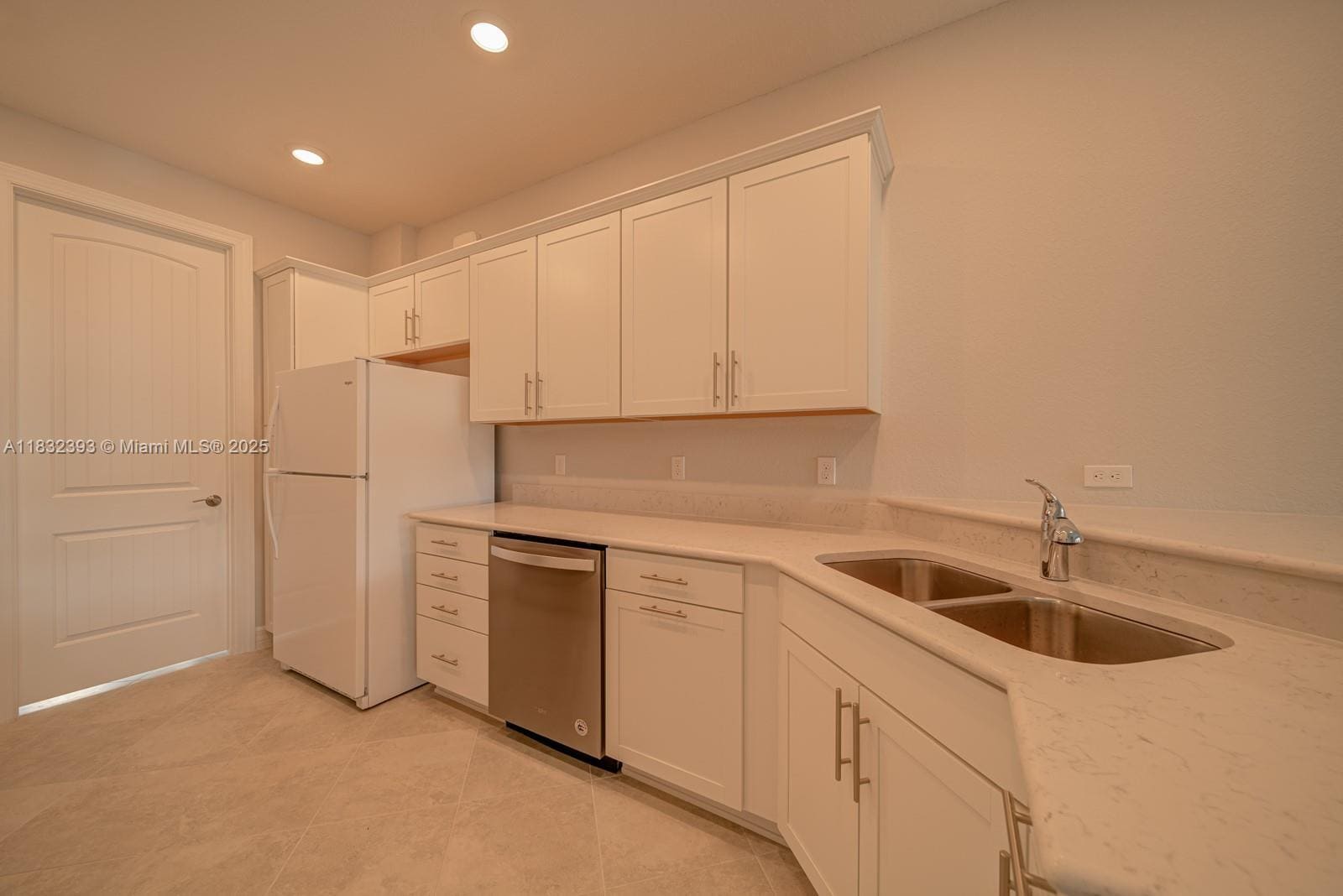 Building Photo - 1280 Eucalyptus Dr