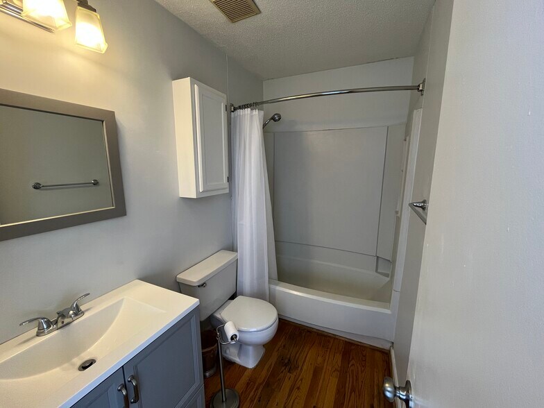 Building Photo - 6828 Ray Rd