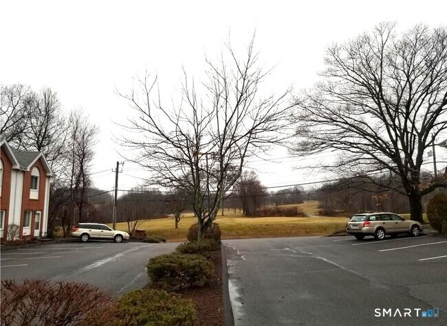 Building Photo - 585 Park Rd