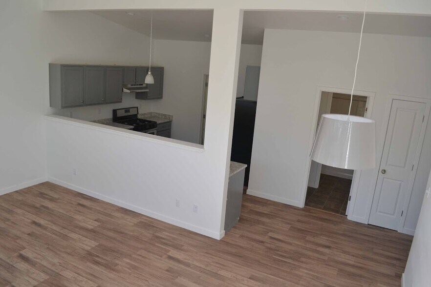 open kitchen dining vaulted ceilings - 5246 Northridge Road