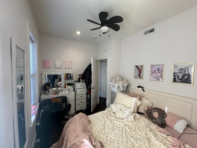 Building Photo - 9 Oswald St