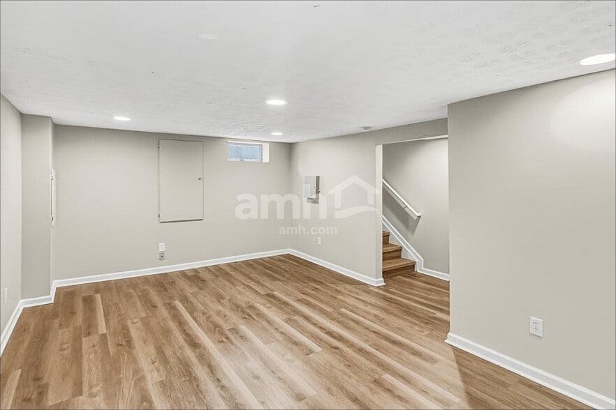 Building Photo - 492 Candleglow Rd
