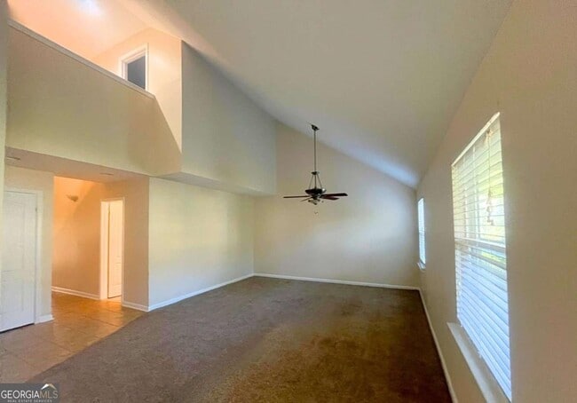 Building Photo - 303 Gary Cir
