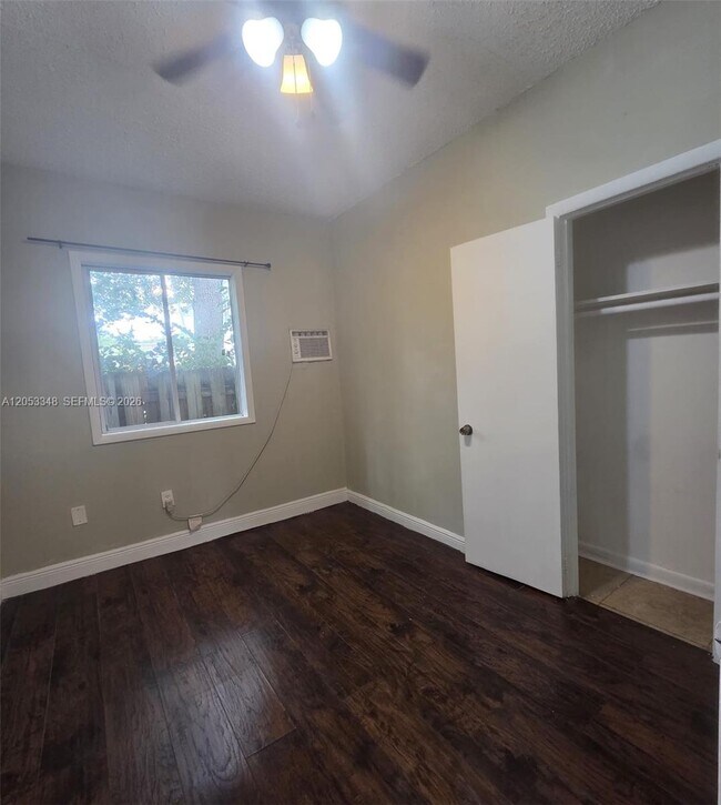 Building Photo - 1008 N 18th Ct