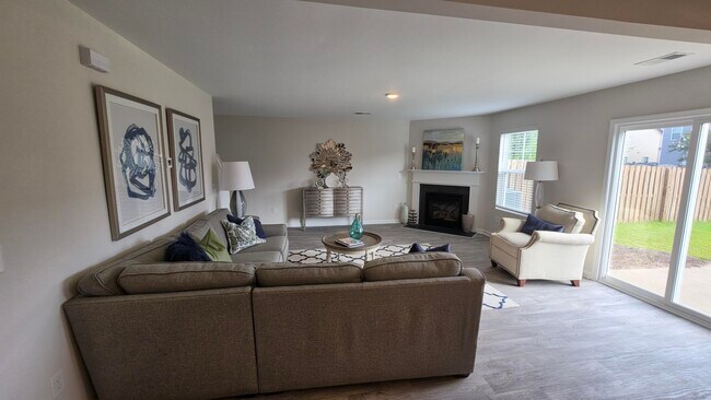 Building Photo - 1773 Camazay Dr