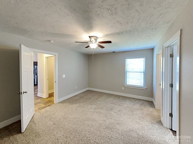 Building Photo - 336 Providence Dr