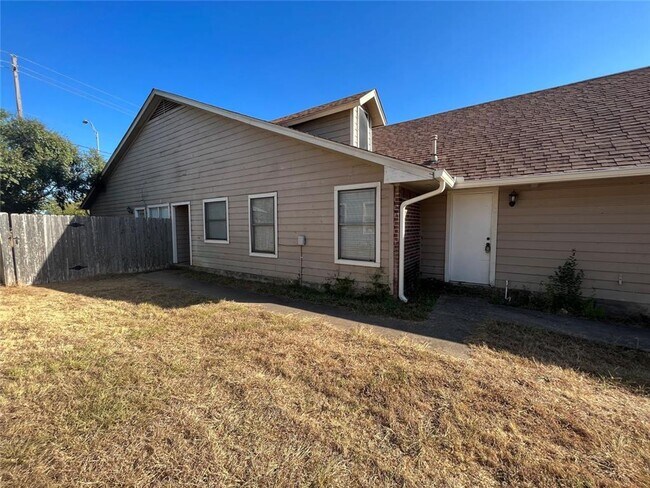 Building Photo - 9113 Japonica Ct