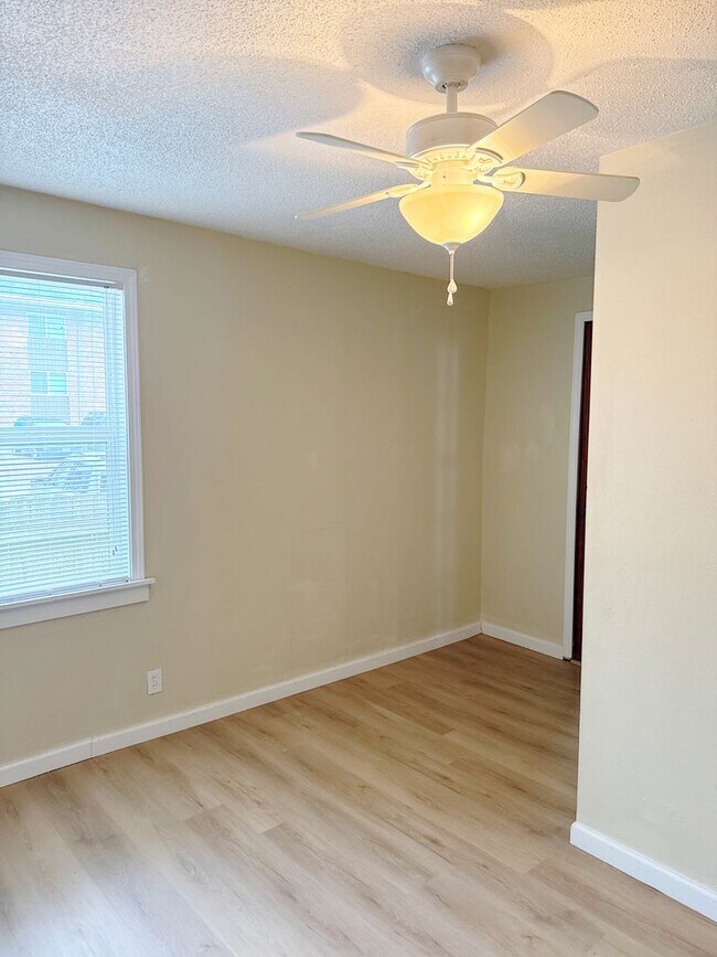 Building Photo - For Rent...850 Rice St, Wood River, IL 62095