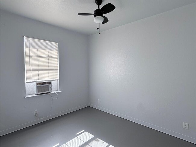 Building Photo - 251 Zimmerman Ave