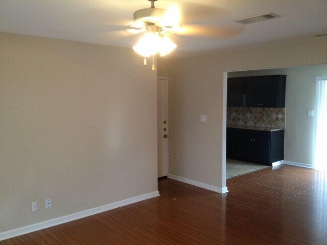 Building Photo - 5603 Wellington Dr