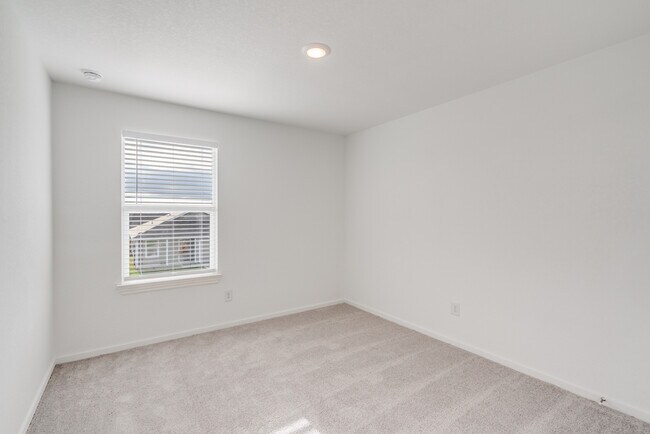 Building Photo - 3335 Gingham Pt