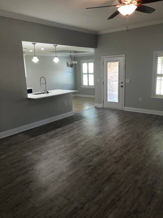 Building Photo - 561 Brian Cir