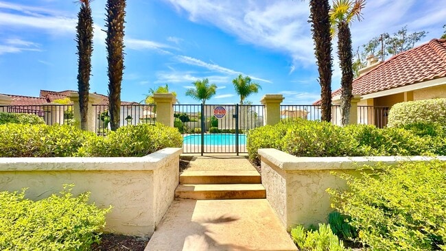 Building Photo - Beautifully Updated Single-Story Home in t...