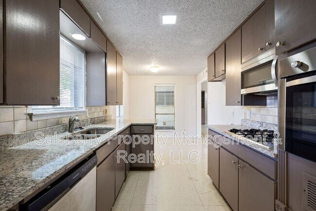 Building Photo - 4915 Westlake Dr