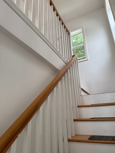 Building Photo - 23 Rendall Pl