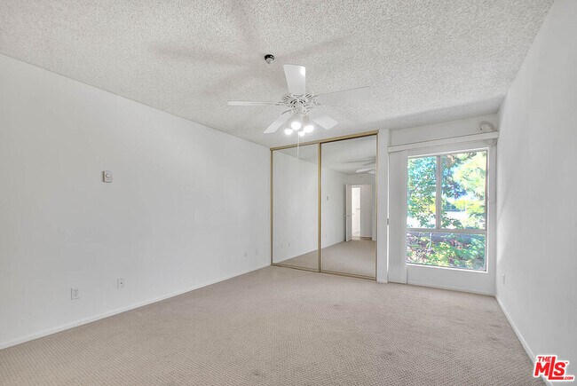 Building Photo - 4900 Overland Ave