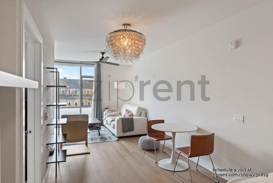 Building Photo - 901 Jefferson St