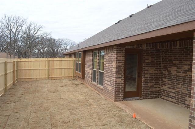 Building Photo - 320 Springtree St