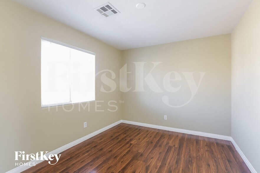 Building Photo - 11035 Calder Ave