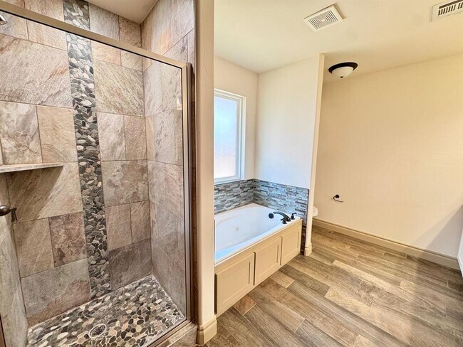Building Photo - 2433 Santa Monica St