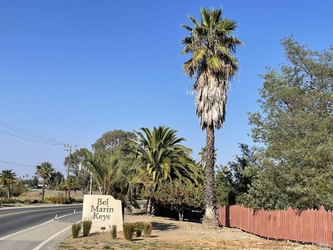 Building Photo - 138 Del Oro Lagoon