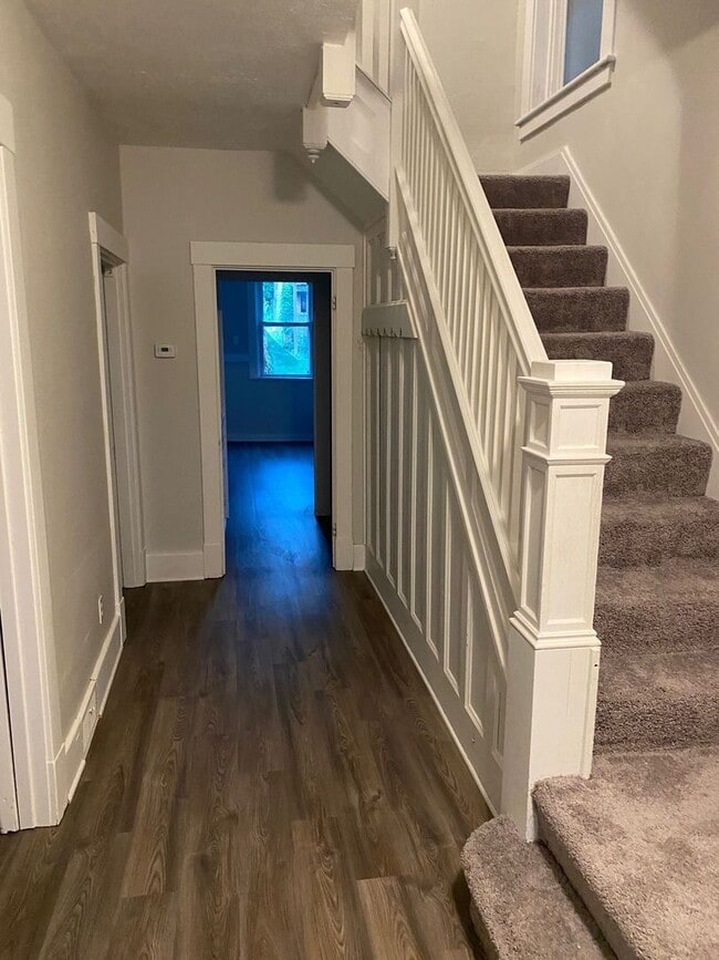 Building Photo - Wonderful 5BD/ 1 1/2 BA Single Family Home...