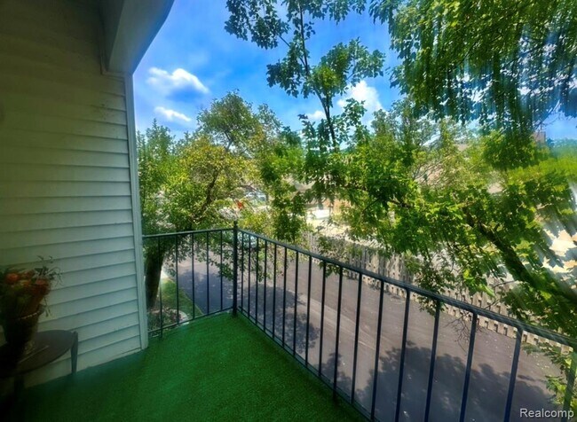 Building Photo - 26070 N Lake Dr