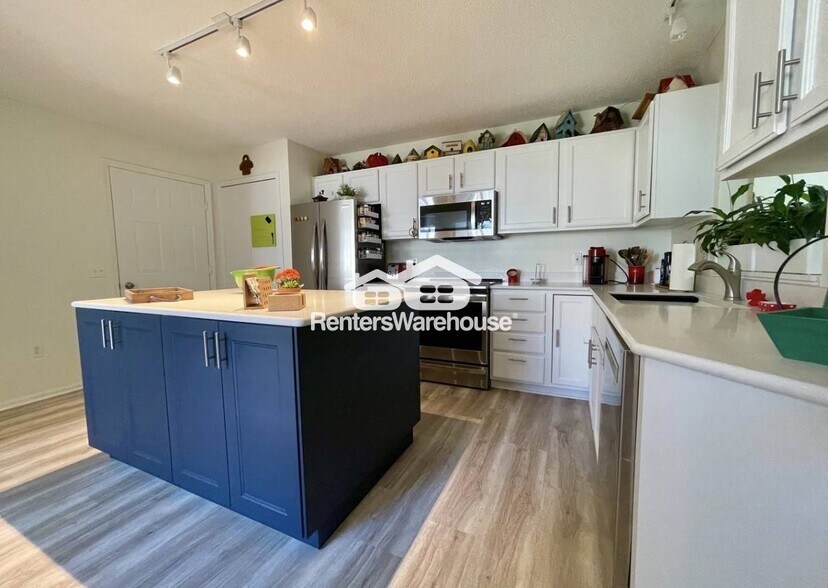 Building Photo - 10845 Lexington Dr