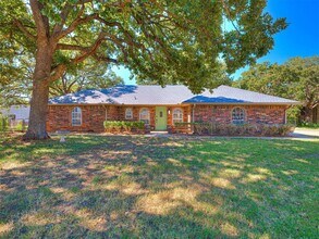 Building Photo - 107 Clador Dr
