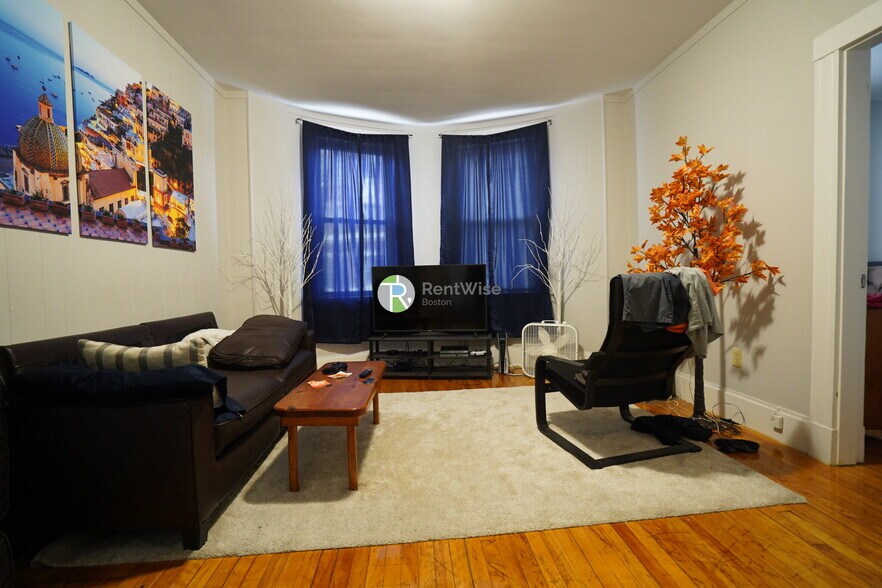 Primary Photo - 1681 Commonwealth Ave