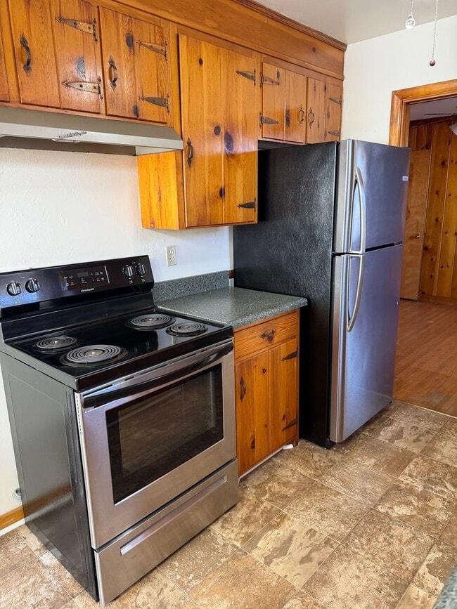 Building Photo - 4 bd 2 ba including a basement apartment in a great East Nashville location