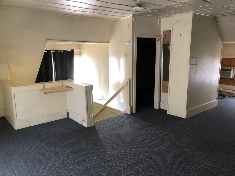 Building Photo - 1607 W Main St