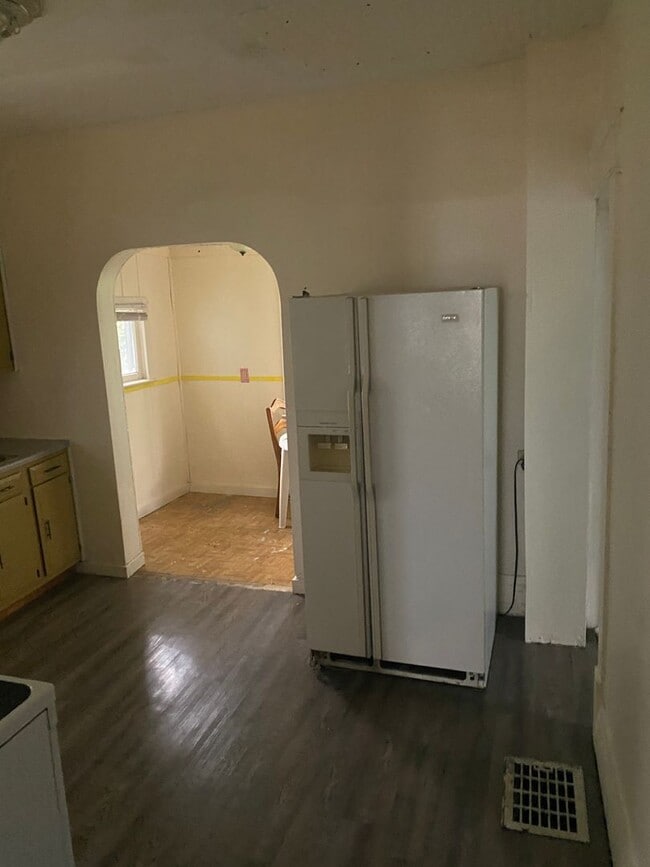 Building Photo - 63 Brown St