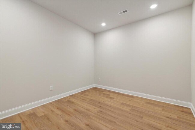 Building Photo - 2157 E Lehigh Ave