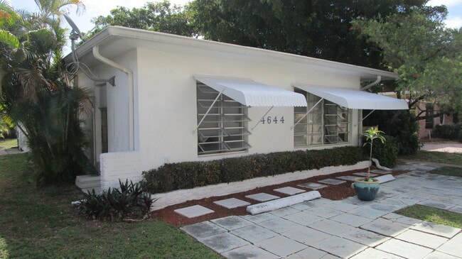 Front of 2 Unit Villa with Parking - 4644 Poinciana St