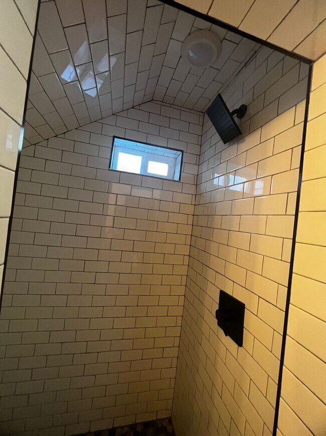 Building Photo - SAM 1718