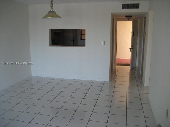 Building Photo - 10855 SW 112th Ave