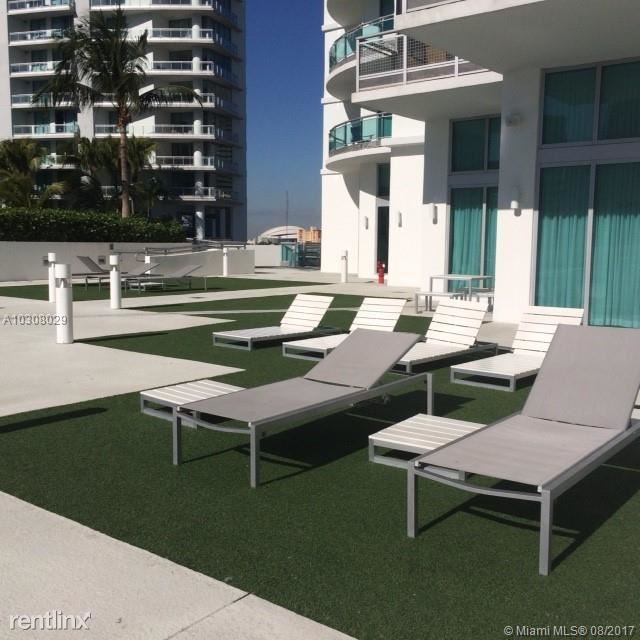 Building Photo - 350 S Miami Ave