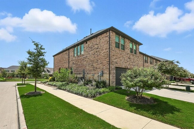 Building Photo - 441 Matchbox St