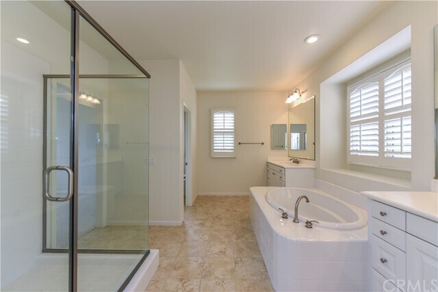 Building Photo - 42 Twin Gables