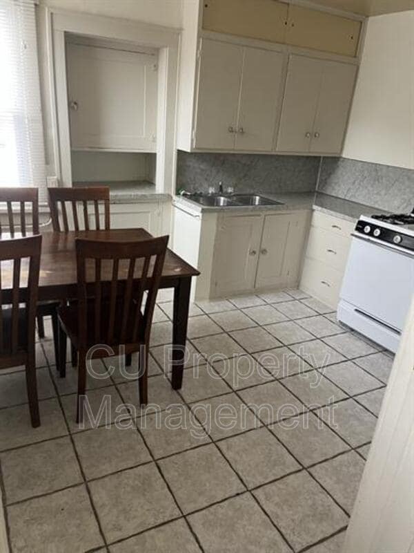 Building Photo - 207 E Clark St