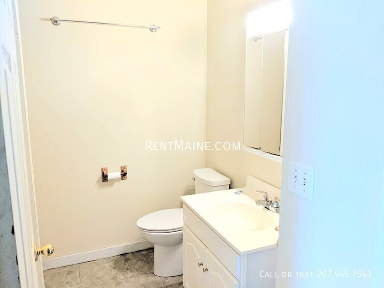 Building Photo - 255 Main St