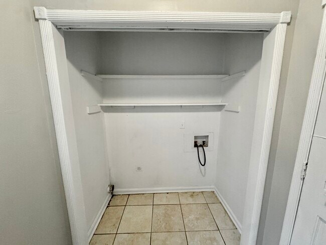 Building Photo - 2664 Richwood St