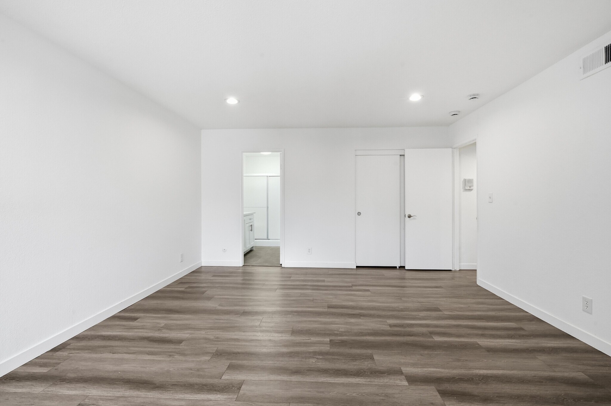 Building Photo - 9000 Vanalden Ave