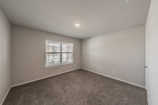 Building Photo - 1385 Dillard Creek Dr