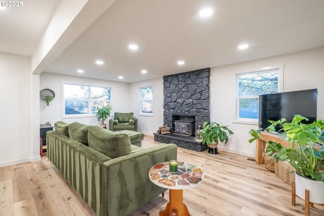 Building Photo - 3bedroom 2bath House