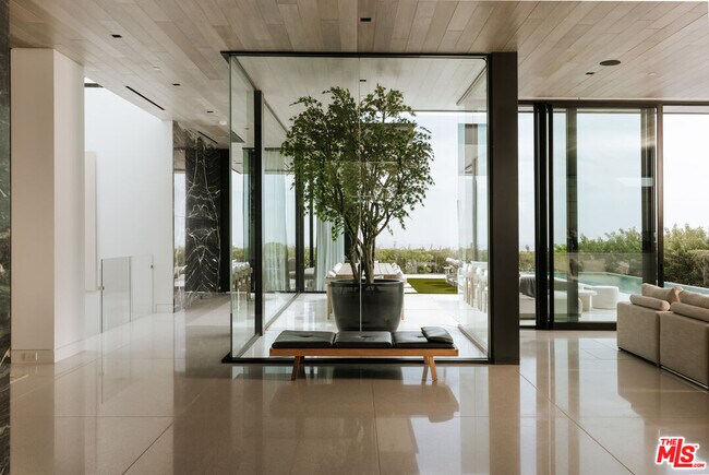 Building Photo - 1536 Blue Jay Way