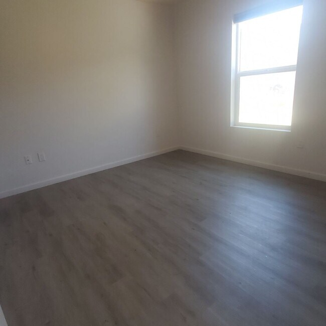 Building Photo - New Home Centrally Located